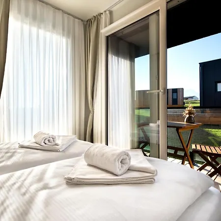 Royal Village شقة *