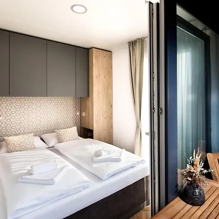 Royal Village Apartman Kisszalók